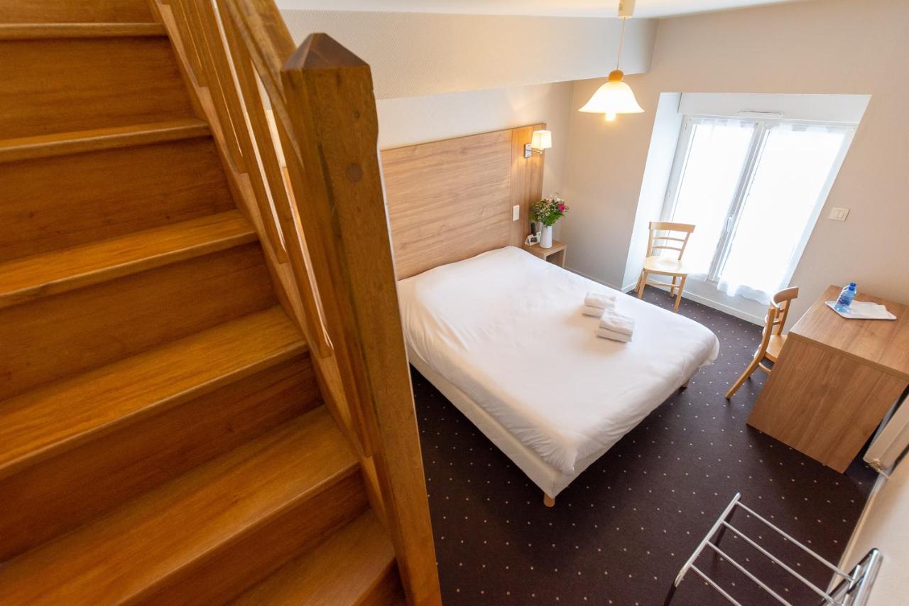 Logis Saint Louis Hotel La Suze-sur-Sarthe ภายนอก รูปภาพ