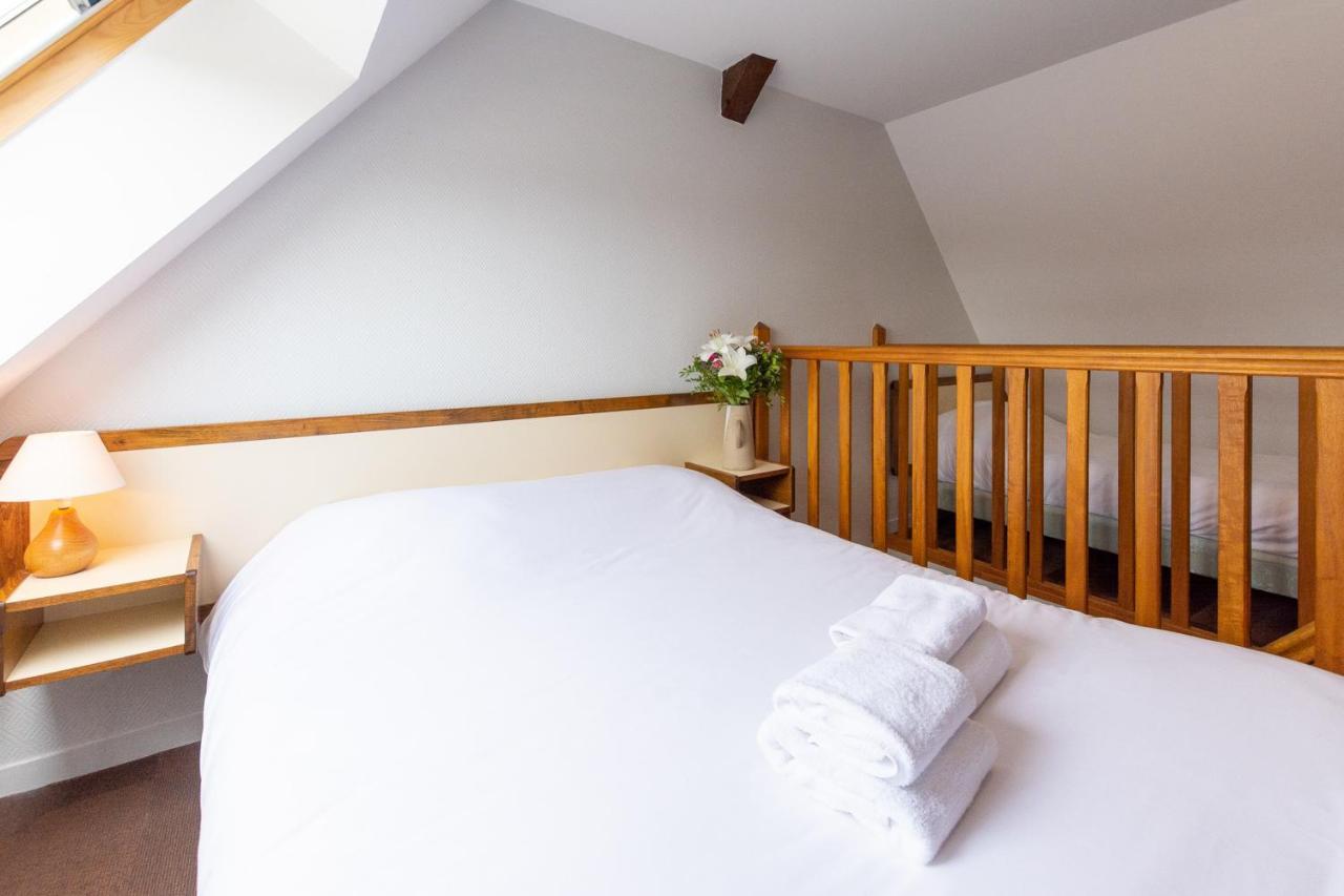Logis Saint Louis Hotel La Suze-sur-Sarthe ภายนอก รูปภาพ