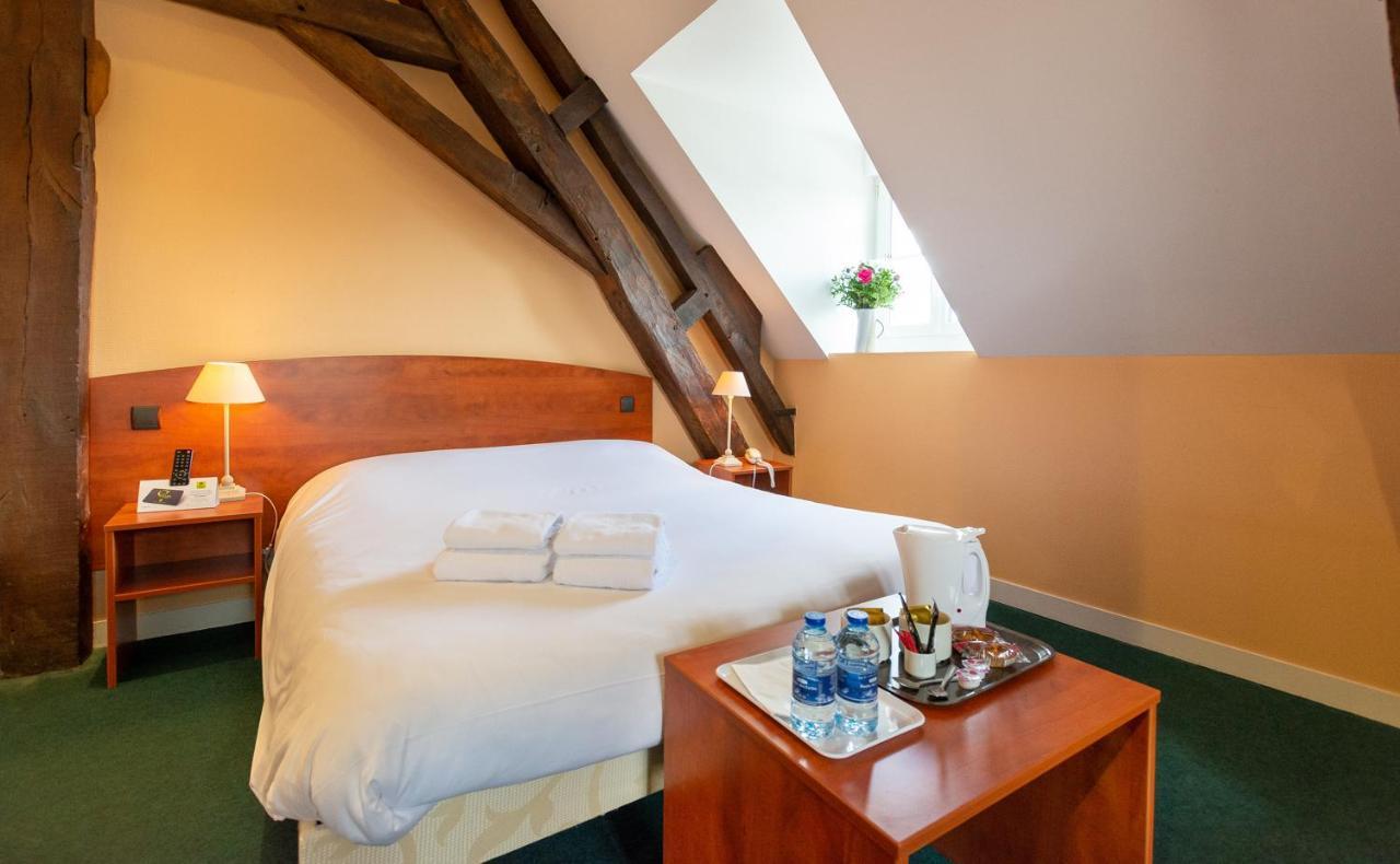 Logis Saint Louis Hotel La Suze-sur-Sarthe ภายนอก รูปภาพ