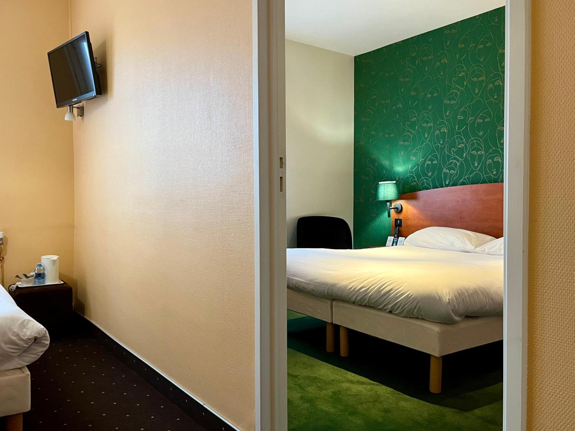 Logis Saint Louis Hotel La Suze-sur-Sarthe ภายนอก รูปภาพ