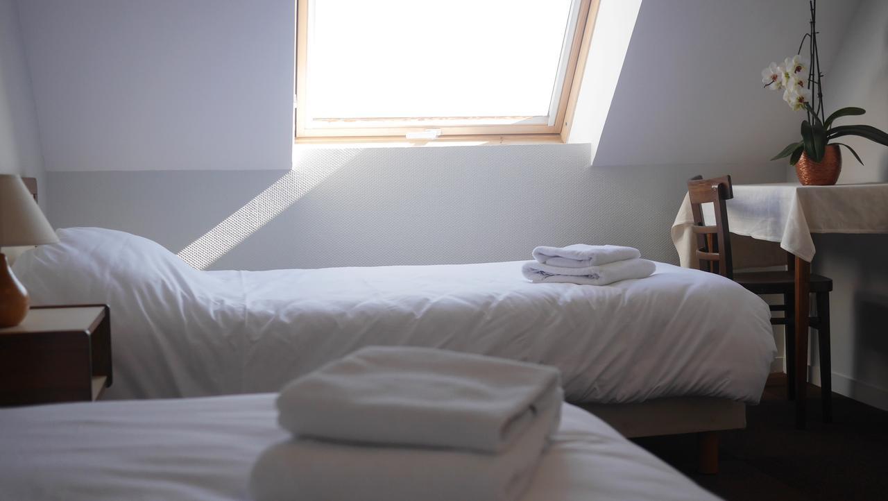 Logis Saint Louis Hotel La Suze-sur-Sarthe ภายนอก รูปภาพ